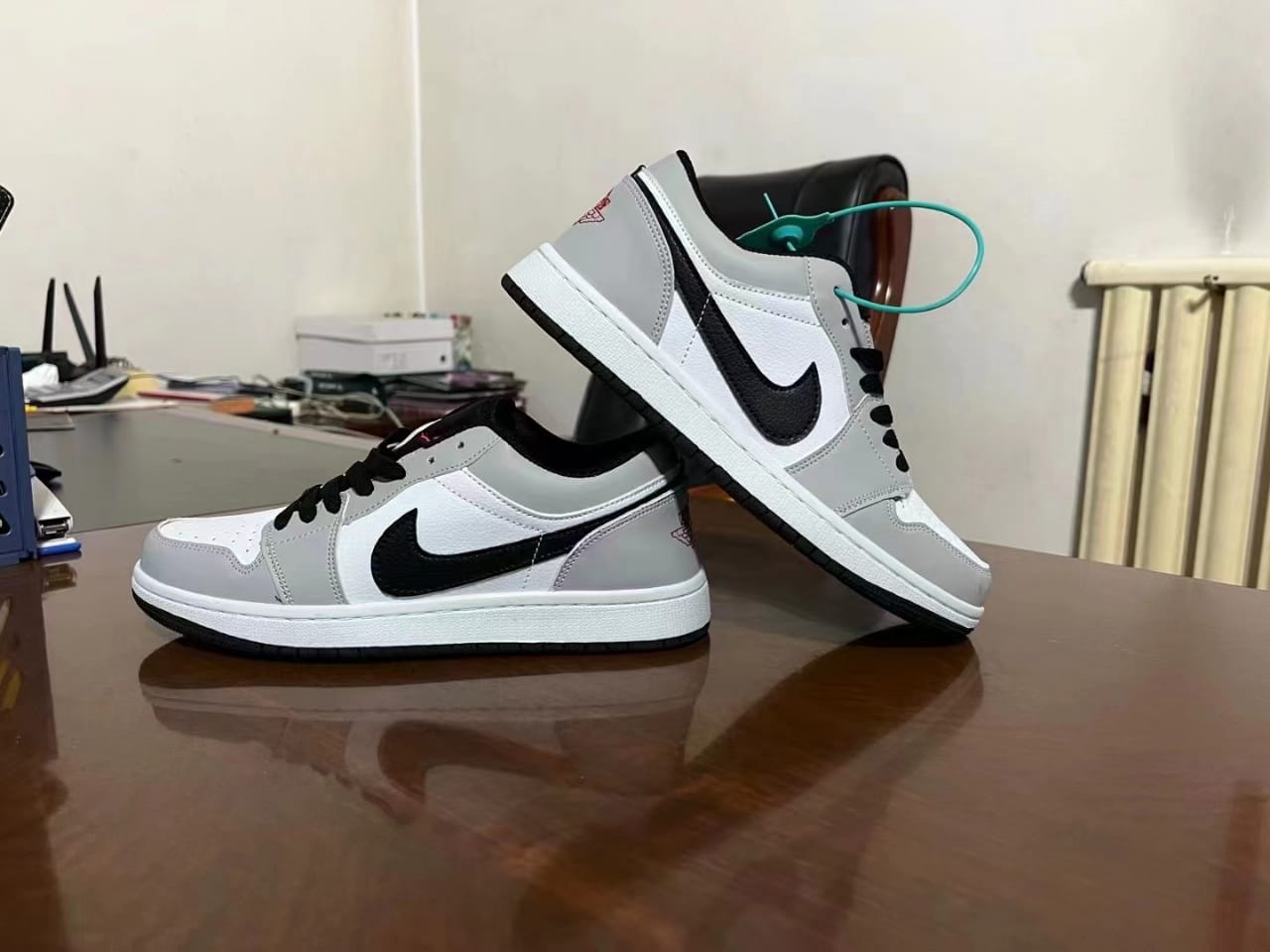 GIRLS JORDAN AJ1 UK FASHION SNEAKERS - Image 2